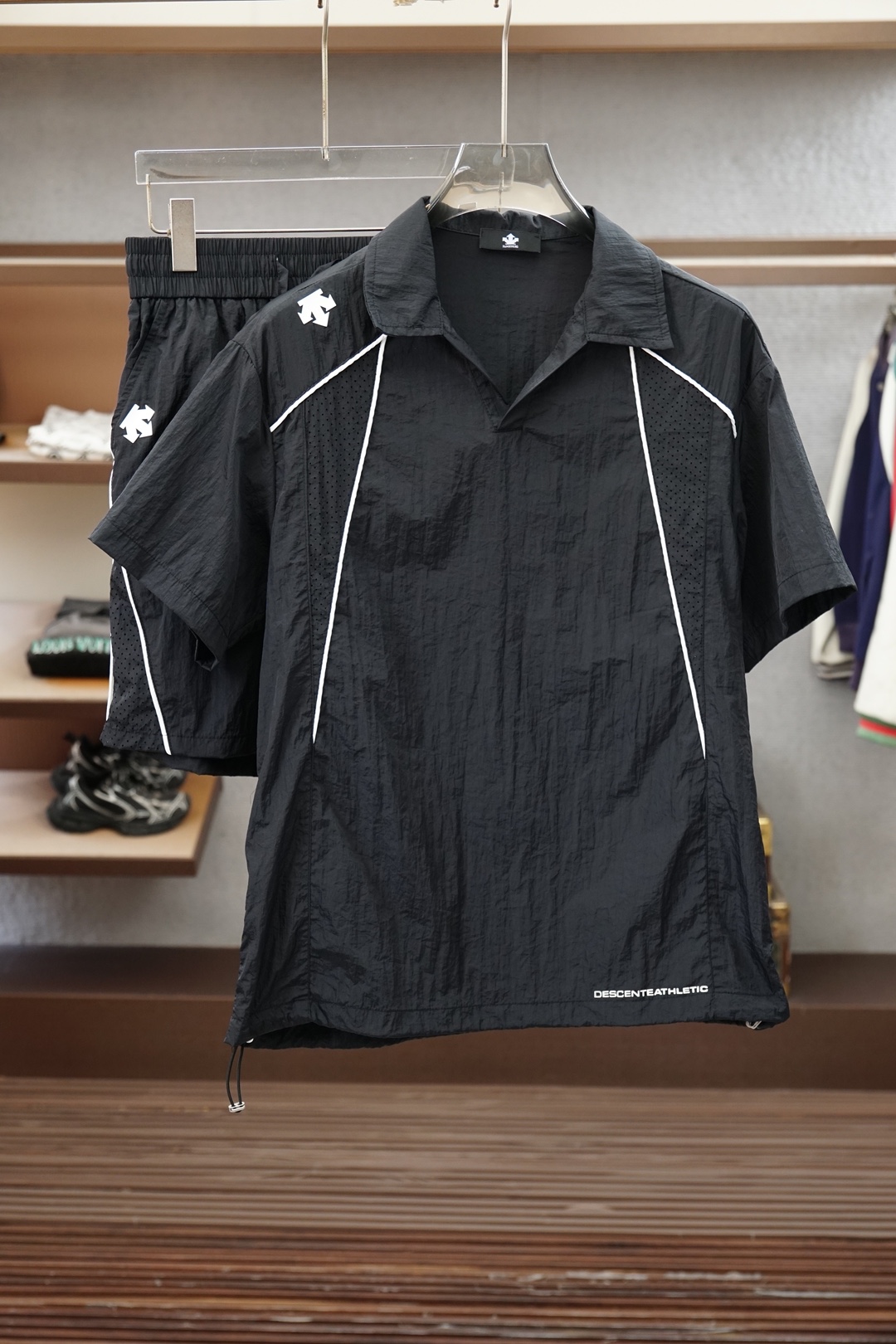 NO:946452,Descente / 2026 summer latest suit, 2026 summer classic design short-sleeved T-shirt shorts suit, slightly expanded version, customized jacquard cotton fabric, soft to the touch, comfortable to wear, fine workmanship. The upper body effect is incomparably handsome, size M-3XL,, shorts, T-shirt, tees, t-shirt,19860909迪桑特 /2026夏季最新款套装,2026夏款经典设计短袖T恤短裤套装,微扩版型,定制提花纯棉面料,手感柔软,穿着舒适,做工精细.上身效果无敌帅气,码数M-3XL,,shorts,T-shirt,tees，t-shirt,,Men's clothing