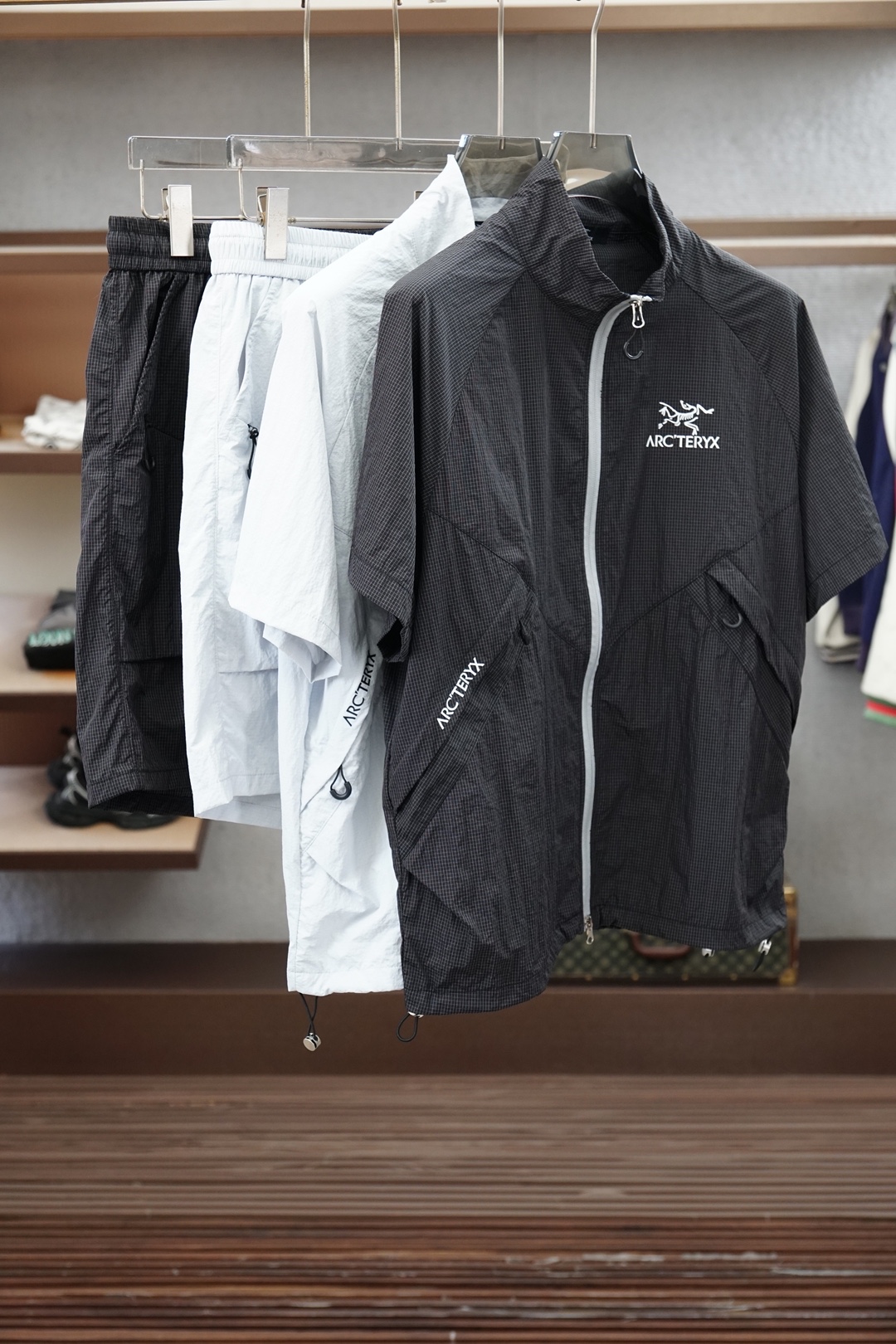 NO:946376,Arc'teryx / 2026 summer latest suit, 2026 summer classic design short-sleeved T-shirt sun protection shorts suit, slightly expanded version, customized jacquard cotton fabric, soft to the touch, comfortable to wear, fine workmanship. The upper body effect is incomparably handsome, size M-3XL, arc'teryx, shorts, T-shirt, tees, t-shirt,19860909始祖鸟 /2026夏季最新款套装,2026夏款经典设计短袖T恤防晒短裤套装,微扩版型,定制提花纯棉面料,手感柔软,穿着舒适,做工精细.上身效果无敌帅气,码数M-3XL,arc'teryx,shorts,T-shirt,tees，t-shirt,,Men's clothing