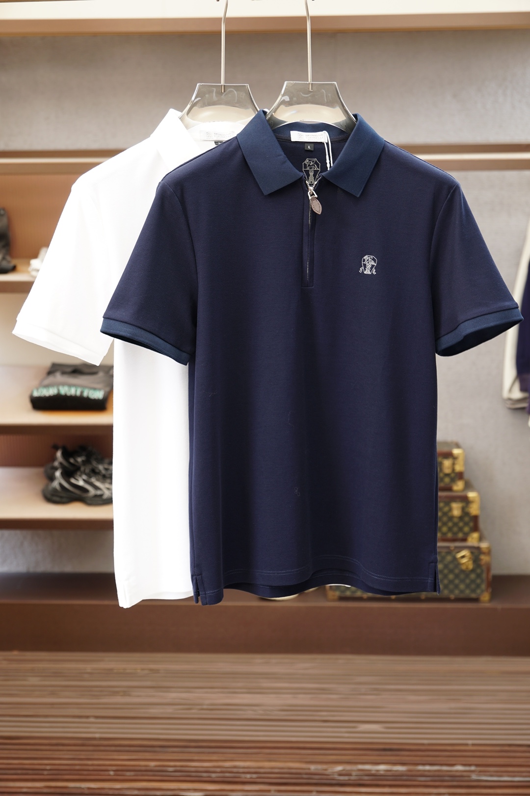 NO:946443,BC-1.1 top replica, 2026 latest men's polo short-sleeved T-shirt real shot, top quality goods, three-dimensional tailoring, customized soft light cotton fabric, comfortable and breathable!  Customized brand logo embellishment ~ Charming and charming, the hand is delicate and soft, the upper body is comfortable and breathable, the style of a big brand is luxurious and elegant, the texture can only be imported and customized from Italy, versatile style, easy to wear, fine and meticulous workmanship, absolutely worth it!  Size M-4XL,,T-shirt,tees,t-shirt,19860909BC-1.1顶级复刻,2026最新男士polo短袖T恤实物拍摄顶级好货立体剪裁 定制柔光棉面料,舒适透气！定制品牌logo标点缀～迷人魅力手感细腻柔软, 上身舒适透气 ,大牌风范 奢华大气 进口意大利定制才有的质感 百搭款式 穿着不挑人 ,做工精细一丝不苟 ,绝对值得的好货！ 码数M-4XL,,T-shirt,tees，t-shirt,,Men's clothing