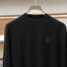 Loewe罗意威/ 2026-秋冬新款毛衣!优质羊毛➕羊绒➕😇👻🥞简约而不简单。休闲圆领款式,日常搭配出街轻松搭配。做工 Loewe罗意威/ 2026-秋冬新款毛衣!优质羊毛➕羊绒➕😇👻🥞简约而不简单。休闲圆领款式,日常搭配出街轻松搭配。做工