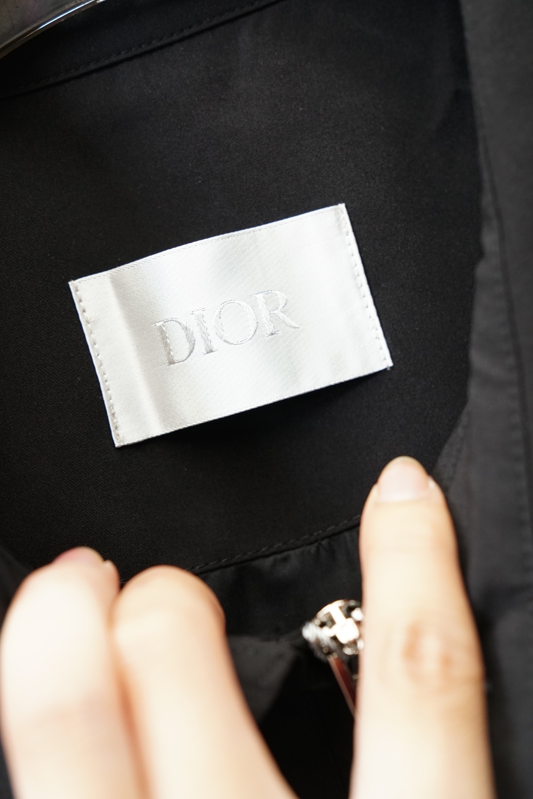 Dior迪奥- 2026、秋冬立领新款外套，➕🧐🐚🎈高端定制系列，干净清爽，气质感十足。 整体简约利落，进口棉➕莫代尔氨