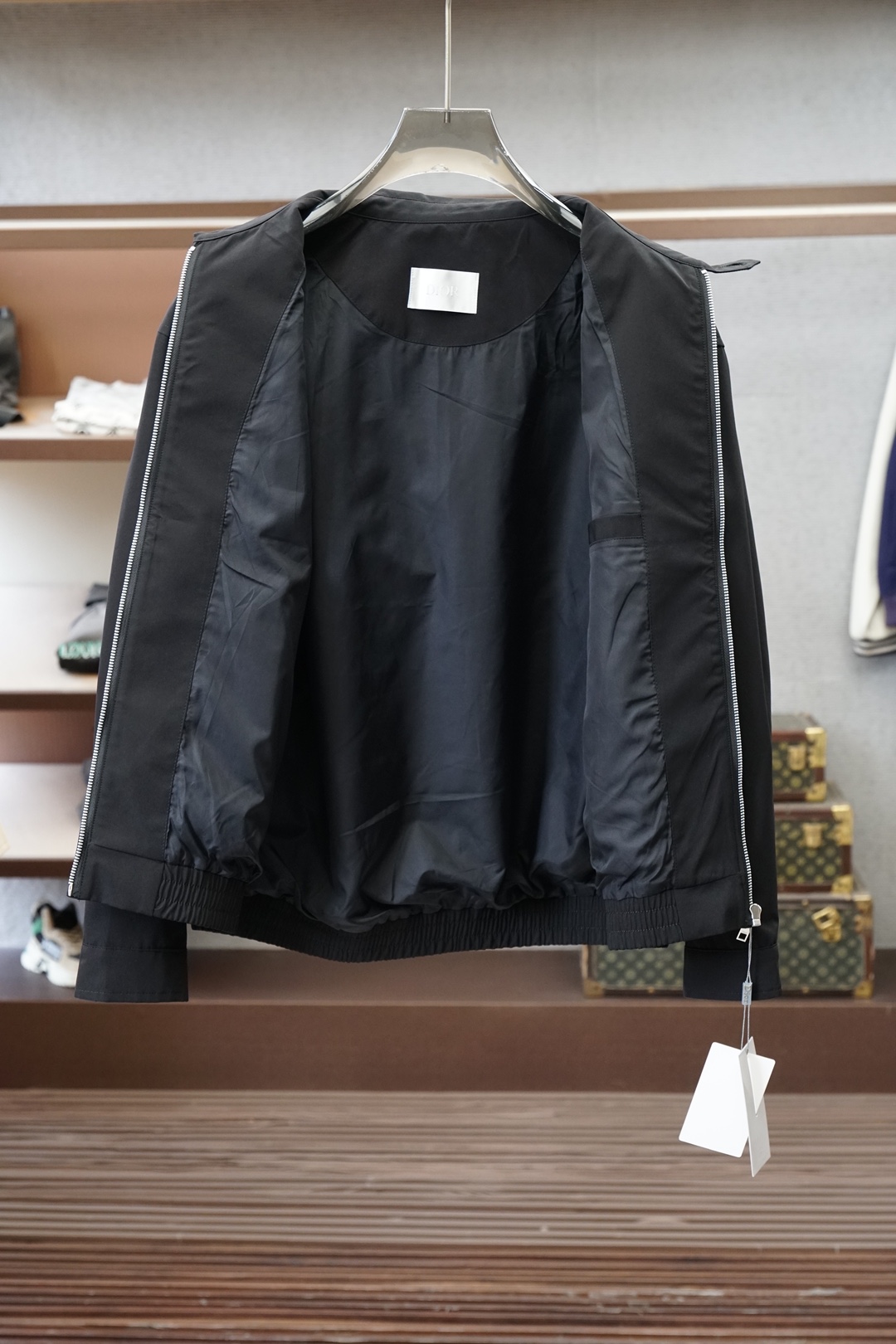 Dior迪奥- 2026、秋冬立领新款外套，➕🧐🐚🎈高端定制系列，干净清爽，气质感十足。 整体简约利落，进口棉➕莫代尔氨