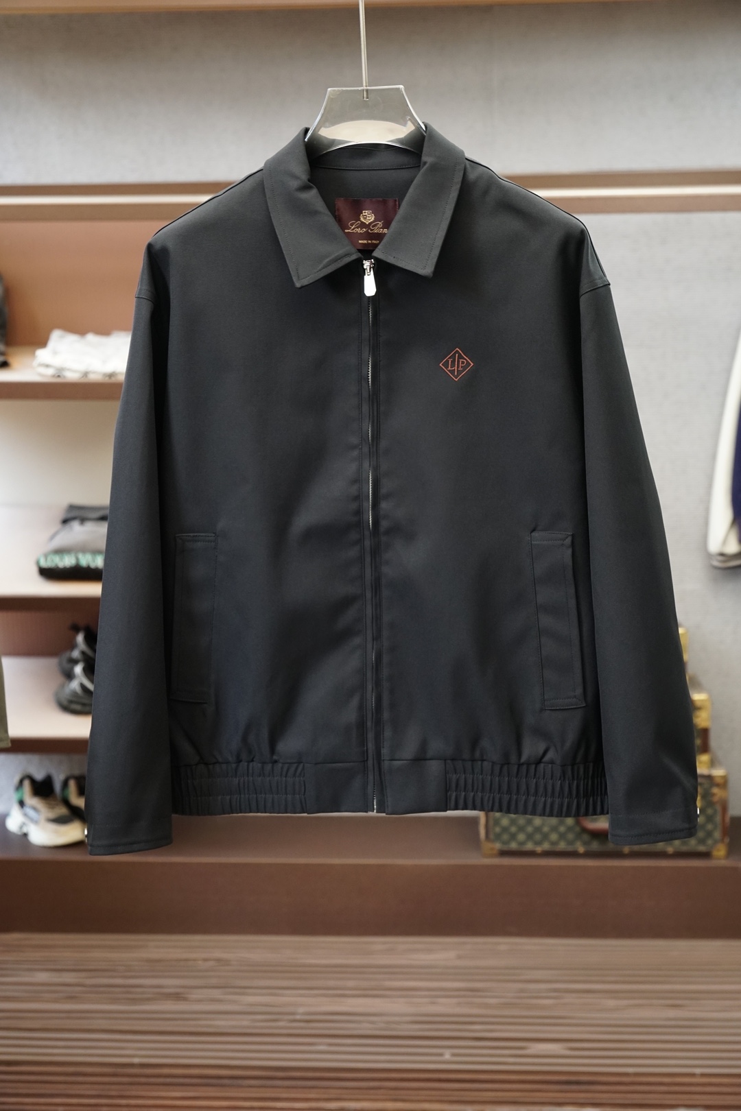 Loro Piana，2026、秋冬立领新款外套，➕🧐🐚🎈高端定制系列，干净清爽，气质感十足。 整体简约利落，进口棉➕莫