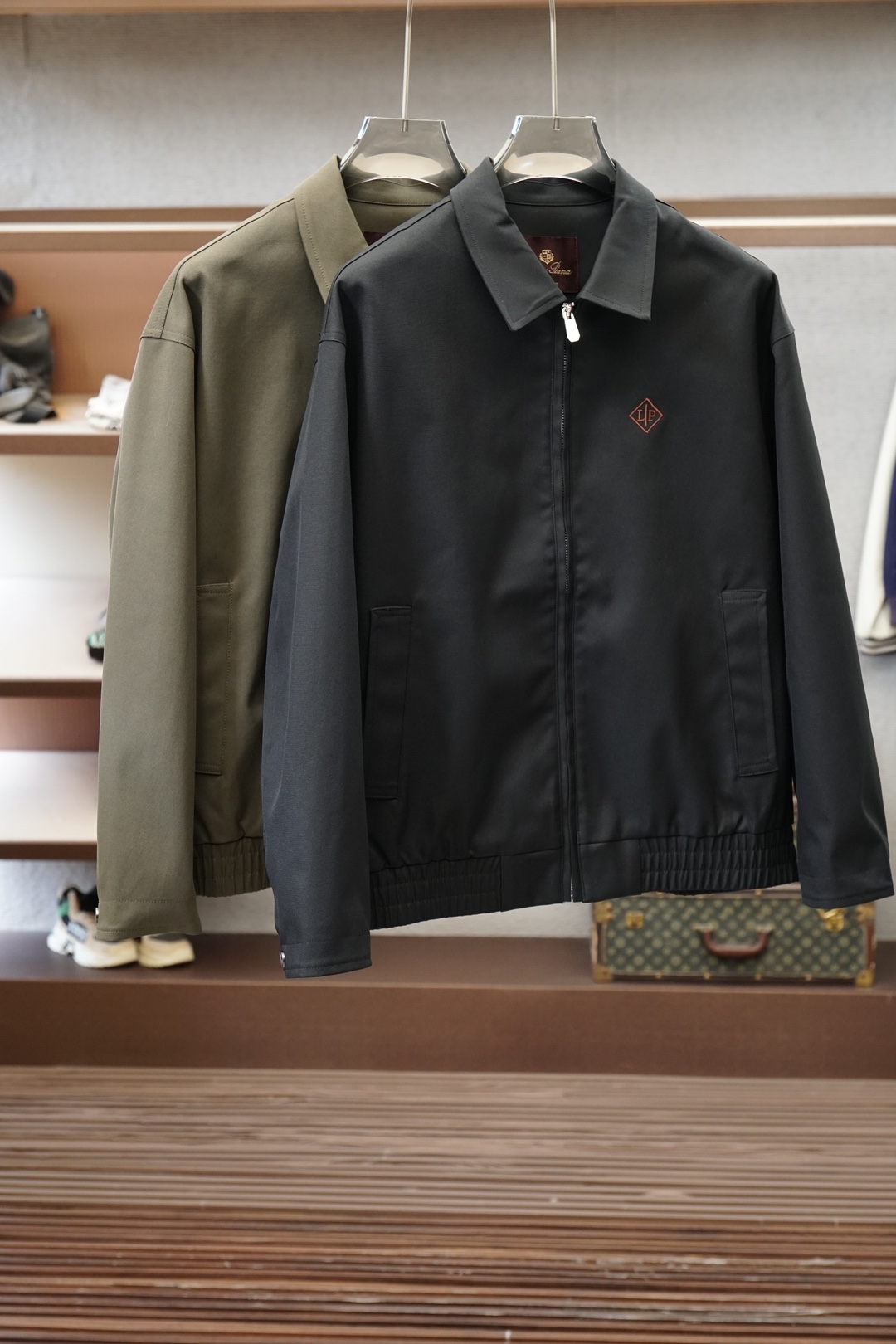 Loro Piana，2026、秋冬立领新款外套，➕🧐🐚🎈高端定制系列，干净清爽，气质感十足。 整体简约利落，进口棉➕莫