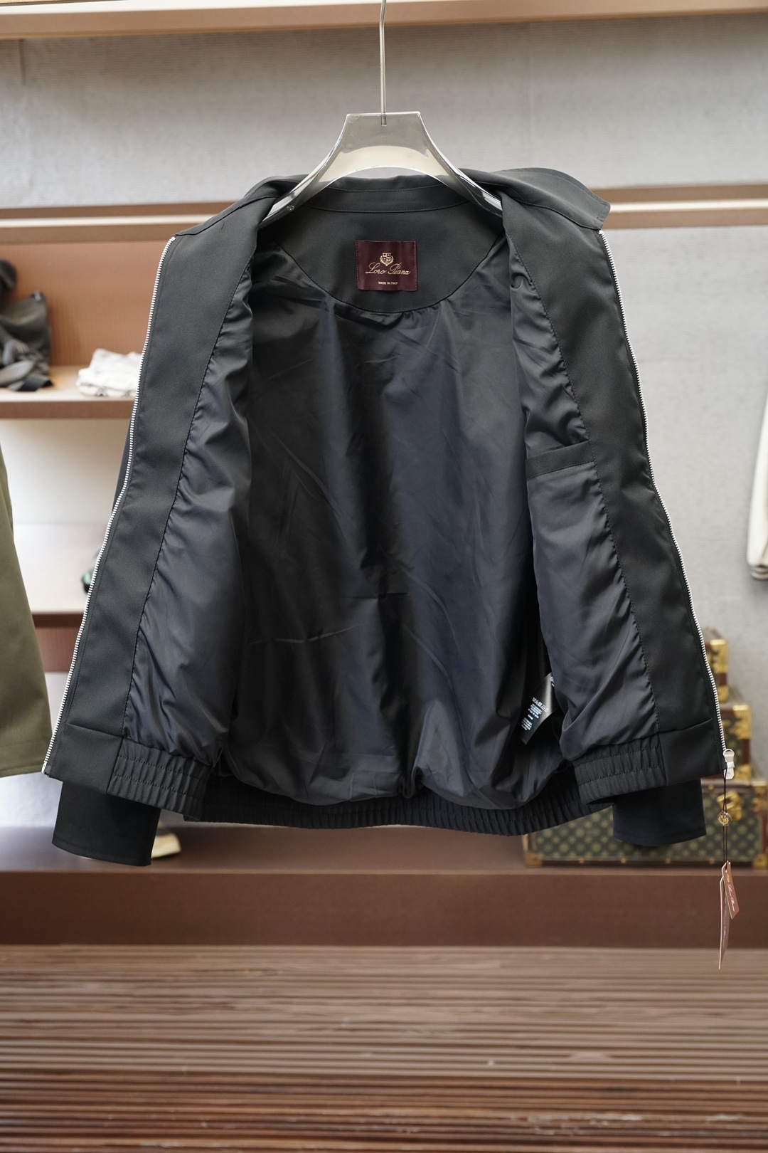 Loro Piana，2026、秋冬立领新款外套，➕🧐🐚🎈高端定制系列，干净清爽，气质感十足。 整体简约利落，进口棉➕莫