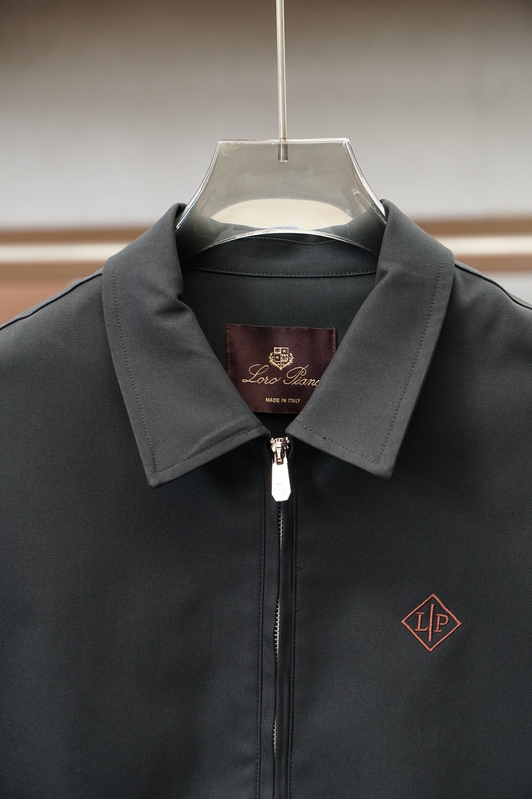 Loro Piana，2026、秋冬立领新款外套，➕🧐🐚🎈高端定制系列，干净清爽，气质感十足。 整体简约利落，进口棉➕莫