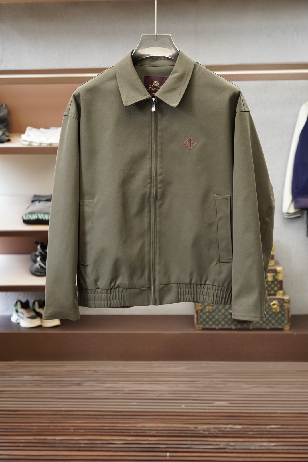 Loro Piana，2026、秋冬立领新款外套，➕🧐🐚🎈高端定制系列，干净清爽，气质感十足。 整体简约利落，进口棉➕莫