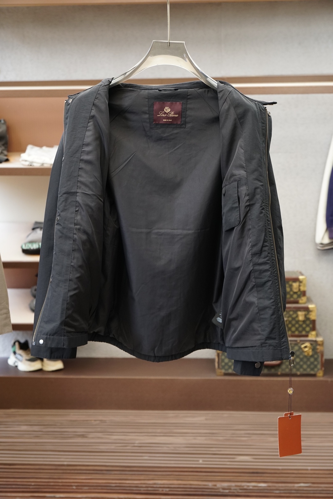 Loro Piana，2026、秋冬立领新款外套，➕🧐🐚🎈高端定制系列，干净清爽，气质感十足。 整体简约利落，进口棉➕莫