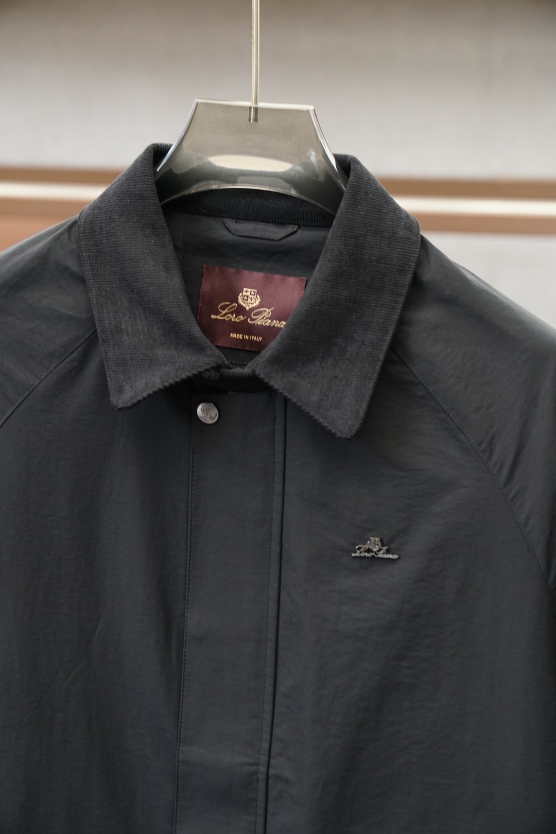 Loro Piana，2026、秋冬立领新款外套，➕🧐🐚🎈高端定制系列，干净清爽，气质感十足。 整体简约利落，进口棉➕莫