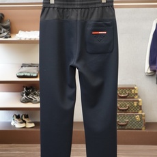 普拉达,Prada/2026🧚♀️➕🍉秋冬款新款休闲裤!官网同步发售。品牌经典logo休闲裤,定制加厚羊毛莫代尔空气层 普拉达,Prada/2026🧚♀️➕🍉秋冬款新款休闲裤!官网同步发售。品牌经典logo休闲裤,定制加厚羊毛莫代尔空气层