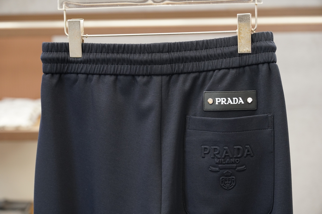 普拉达，Prada/2026🧚‍♀️➕🍉秋冬款新款休闲裤!官网同步发售。品牌经典logo休闲裤，定制加厚羊毛莫代尔空气层