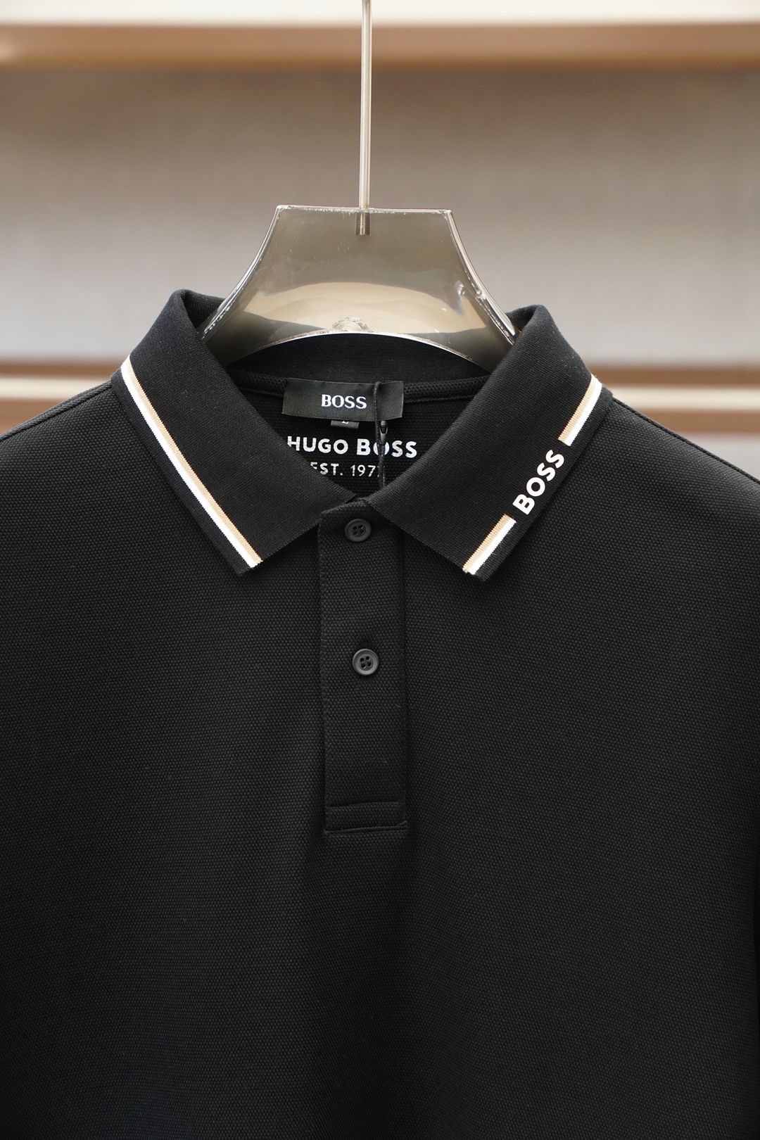 - BoSs，2026ss新品上线🔥🔥🔥 经典焕新高端珠地Polo衫 面料黑科技，穿出来的舒适奢感，采用双面珠地网眼面料
