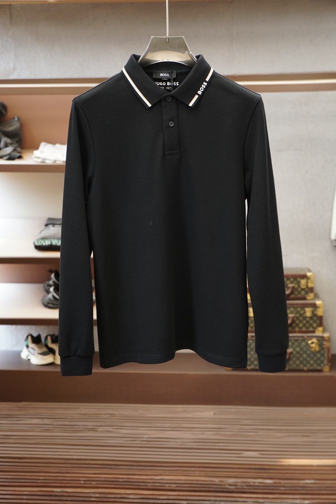 - BoSs，2026ss新品上线🔥🔥🔥 经典焕新高端珠地Polo衫 面料黑科技，穿出来的舒适奢感，采用双面珠地网眼面料