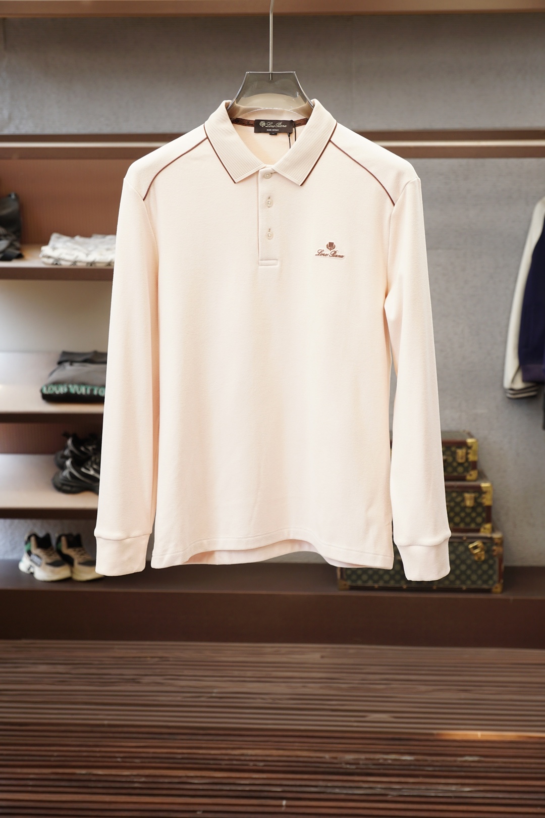 Loro Piana-12026ss新品上线🔥🔥🔥 经典焕新高端磨毛经典Polo衫X利落线条勾勒颈部轮廓，商务正式感拉满