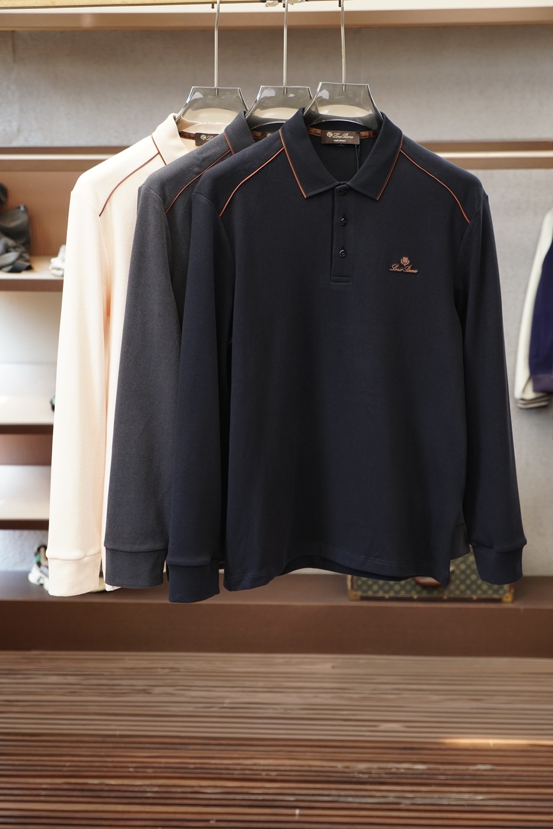 Loro Piana-12026ss新品上线🔥🔥🔥 经典焕新高端磨毛经典Polo衫X利落线条勾勒颈部轮廓，商务正式感拉满