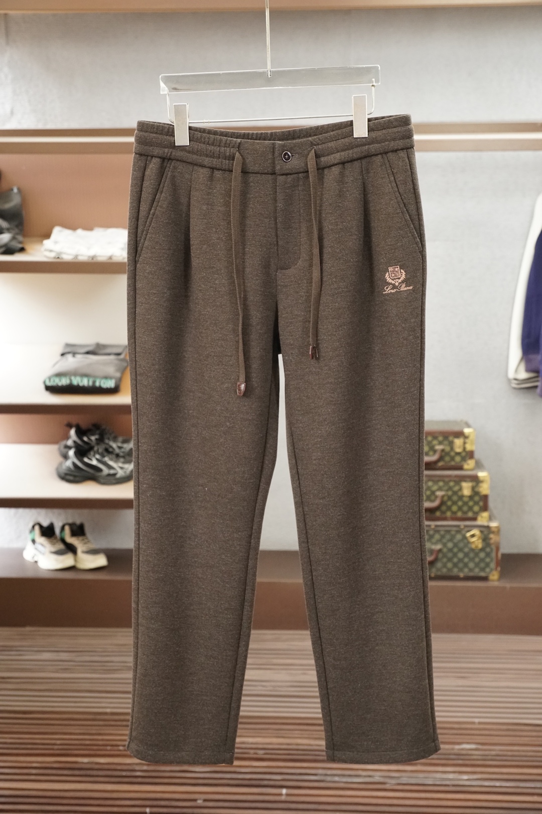 Loro Piana-2026🧚‍♀️➕🍉秋冬款新款休闲裤!官网同步发售。品牌经典logo休闲裤，定制加厚羊毛莫代尔空气