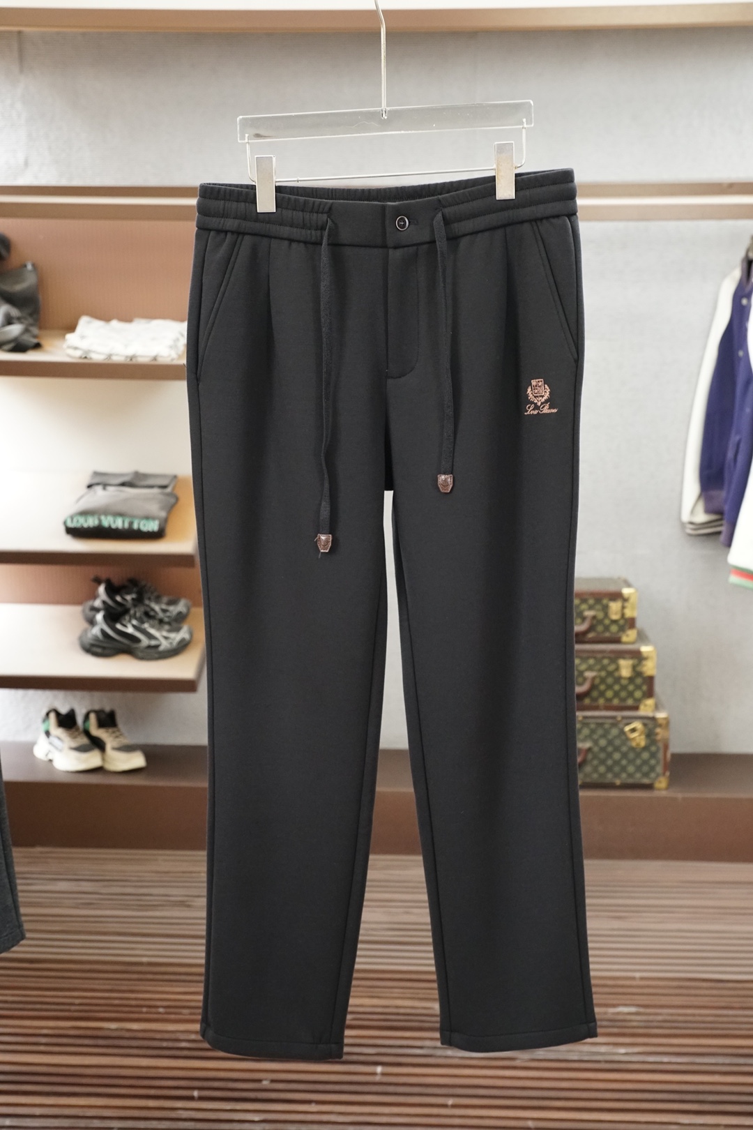 Loro Piana-2026🧚‍♀️➕🍉秋冬款新款休闲裤!官网同步发售。品牌经典logo休闲裤，定制加厚羊毛莫代尔空气
