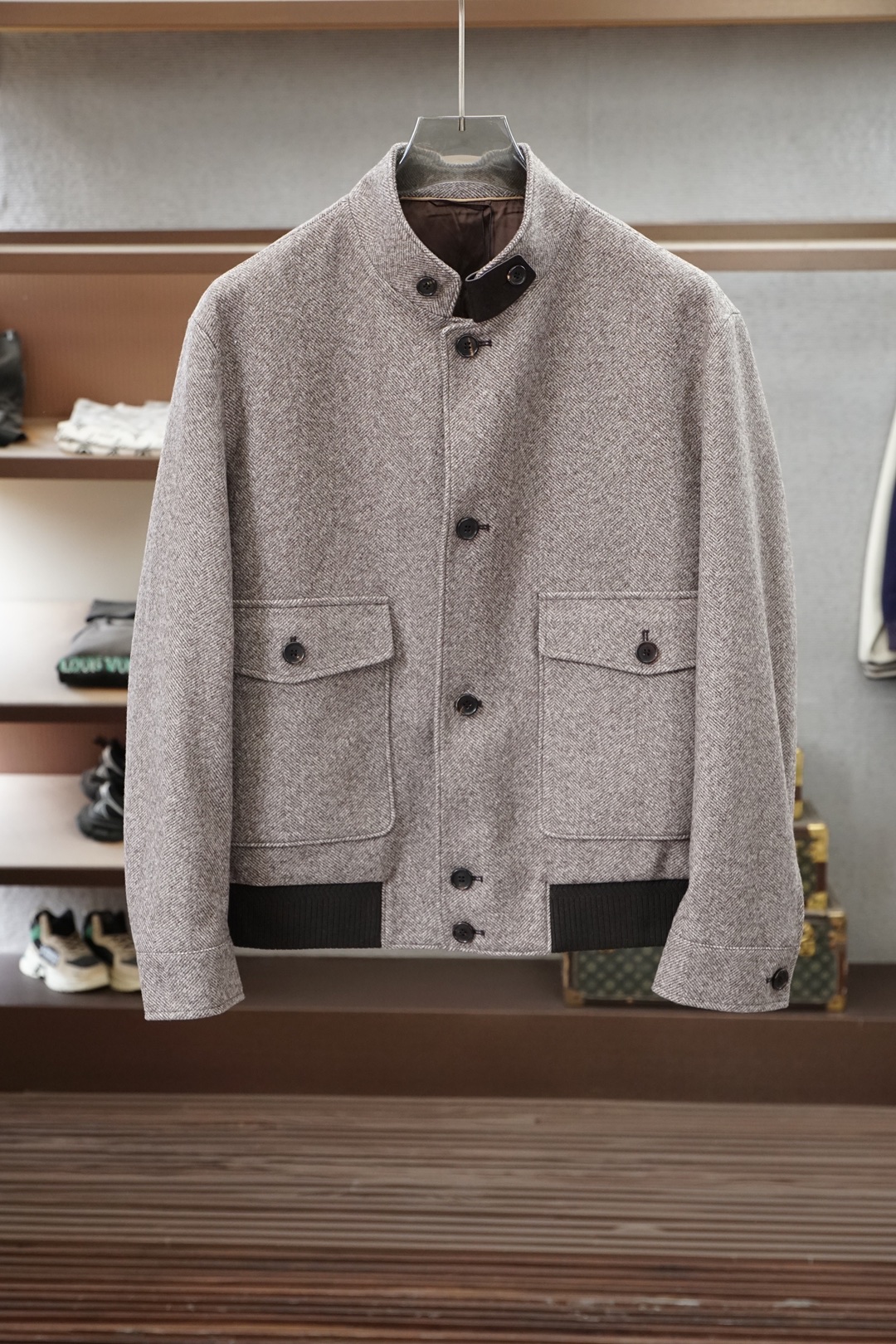 Loro Piana，高端定制羊毛加厚外套🧥🍮🥜加厚羊毛实穿性强 风格独特。🍆🍫🐠材质，质感细腻硬朗光滑！时尚复古风格浓