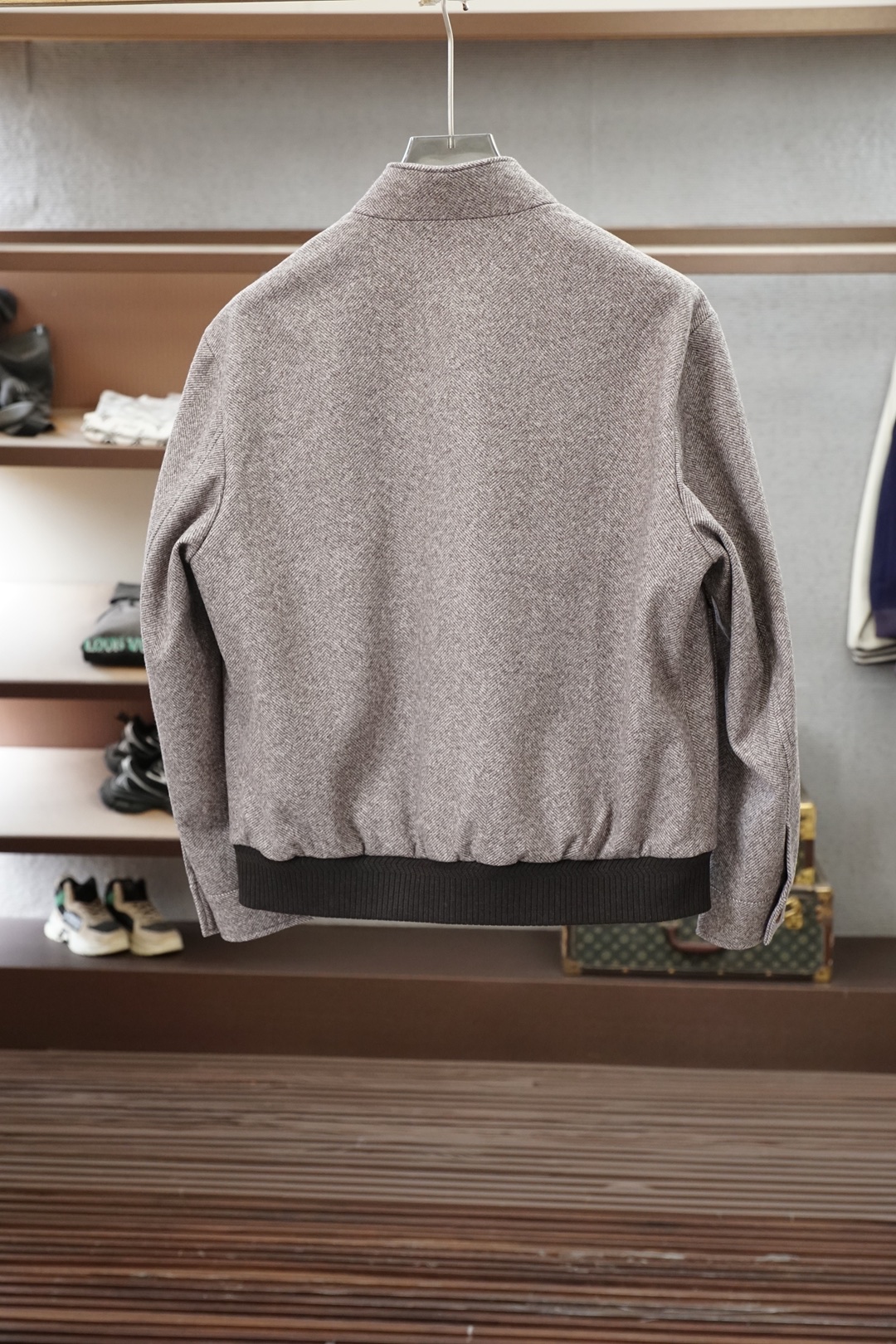 Loro Piana，高端定制羊毛加厚外套🧥🍮🥜加厚羊毛实穿性强 风格独特。🍆🍫🐠材质，质感细腻硬朗光滑！时尚复古风格浓