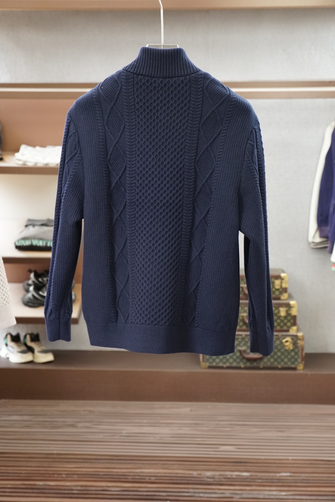 Loro Piana，2026秋冬系列上新✨   🍆🍋‍🟩🥝秋冬新品🆕时尚休闲男士加厚羊毛提花针织外套！高级定制成衣系列