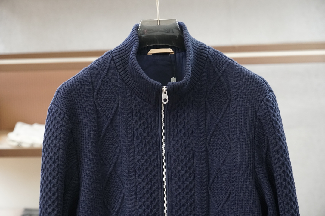 Loro Piana，2026秋冬系列上新✨   🍆🍋‍🟩🥝秋冬新品🆕时尚休闲男士加厚羊毛提花针织外套！高级定制成衣系列