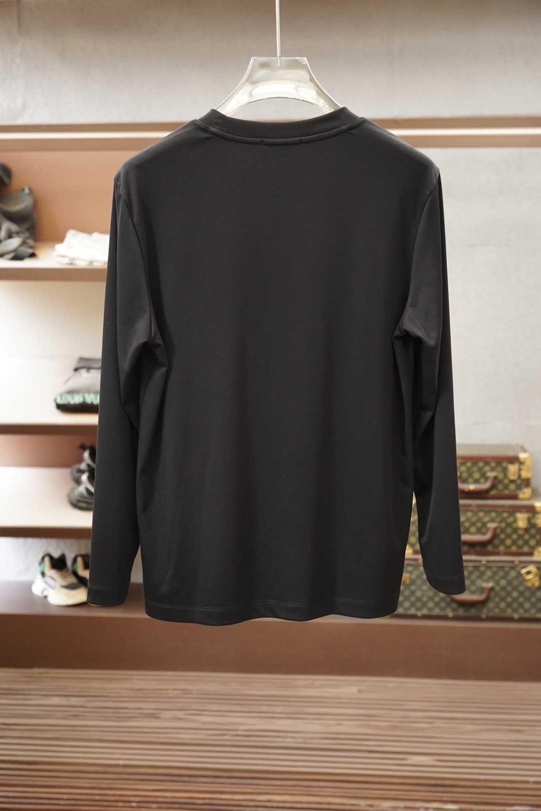 Loro Piana，26新品字母提花标贴莫代尔棉长袖T恤，正面胸前饰新季简约字母标贴设计彰显精致优雅气质，尽显这款T恤
