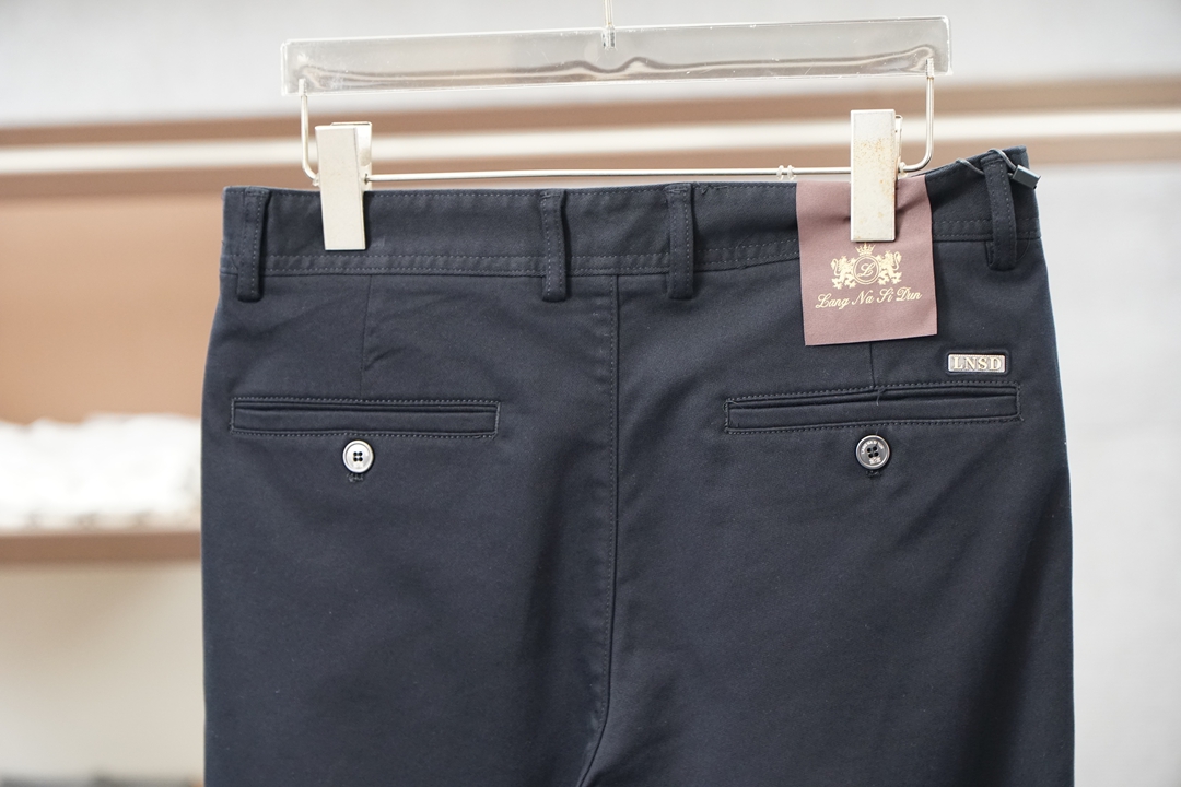 Loro Piana-新款来袭秋冬新款休闲西裤，高端定制系列。进口高密度纯棉工艺舒适柔软亲肤，笔挺不易起皱，简单明了，后