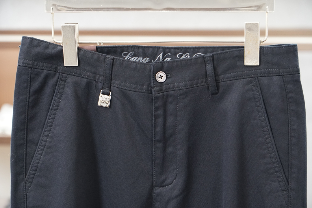 Loro Piana-新款来袭秋冬新款休闲西裤，高端定制系列。进口高密度纯棉工艺舒适柔软亲肤，笔挺不易起皱，简单明了，后
