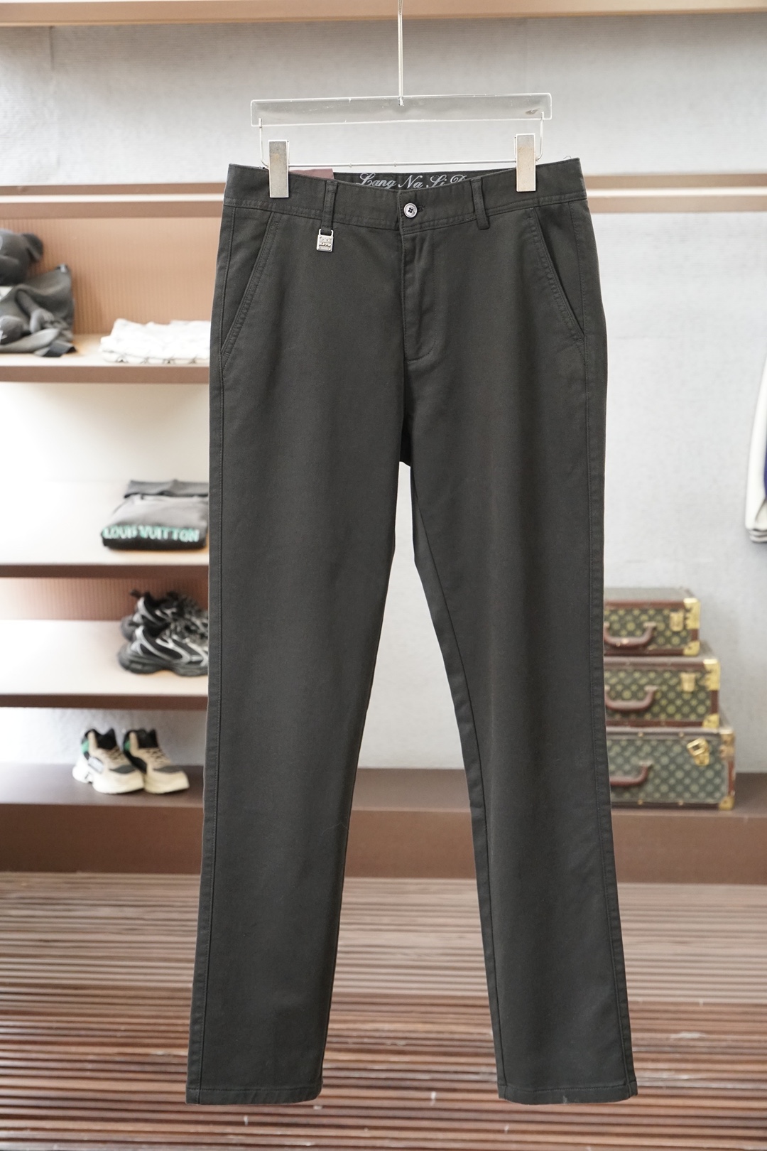 Loro Piana-新款来袭秋冬新款休闲西裤，高端定制系列。进口高密度纯棉工艺舒适柔软亲肤，笔挺不易起皱，简单明了，后
