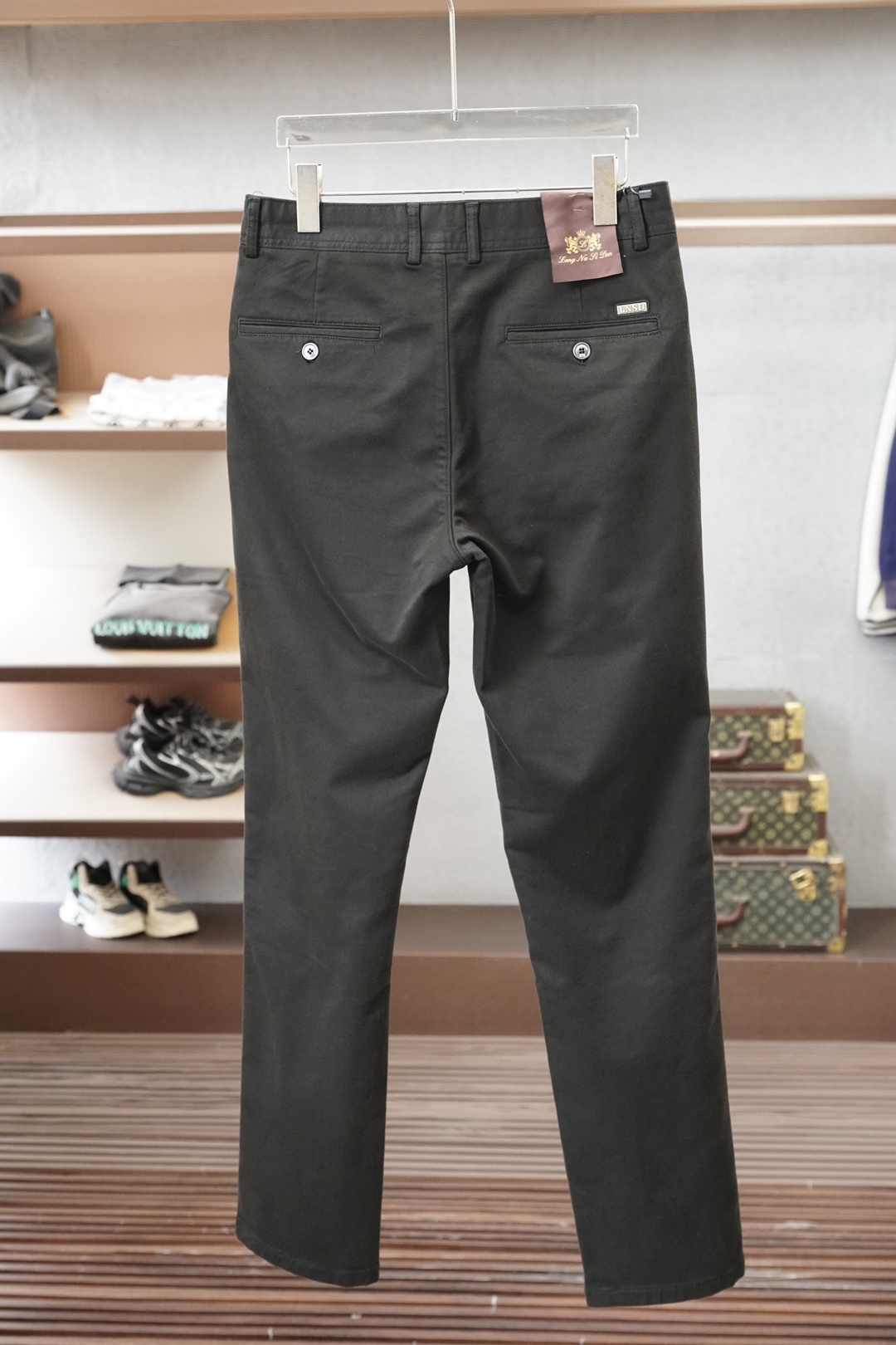 Loro Piana-新款来袭秋冬新款休闲西裤，高端定制系列。进口高密度纯棉工艺舒适柔软亲肤，笔挺不易起皱，简单明了，后