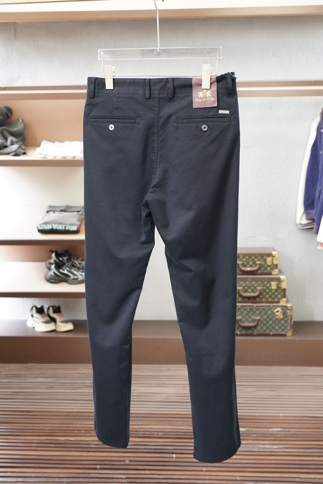 Loro Piana-新款来袭秋冬新款休闲西裤，高端定制系列。进口高密度纯棉工艺舒适柔软亲肤，笔挺不易起皱，简单明了，后