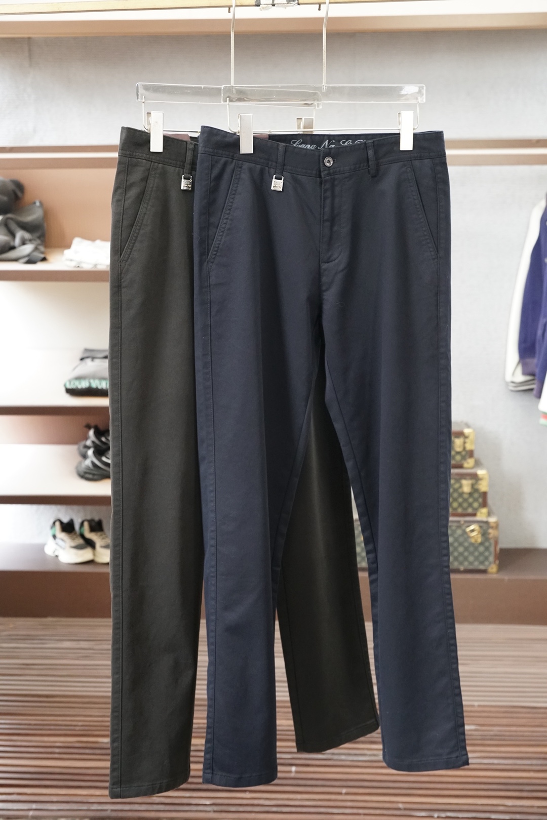 Loro Piana-新款来袭秋冬新款休闲西裤，高端定制系列。进口高密度纯棉工艺舒适柔软亲肤，笔挺不易起皱，简单明了，后