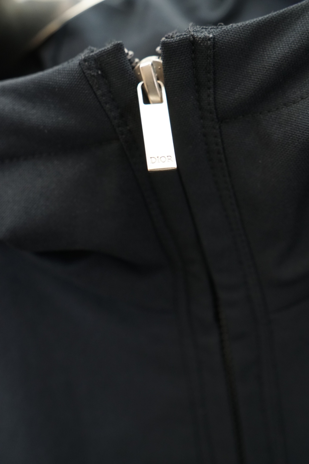 Dior迪奥，2026秋冬连帽羽绒服，冬日硬核时髦担当_Prada这款羽绒服直接刷新我对保暖外套的审美🖤 降落伞原版面料