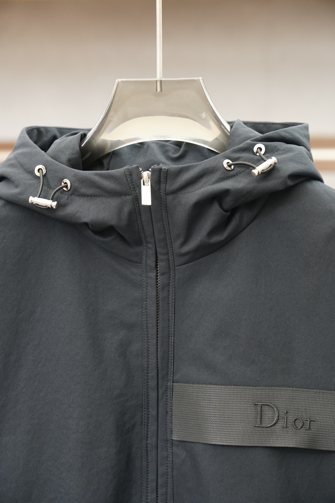 Dior迪奥，2026秋冬连帽羽绒服，冬日硬核时髦担当_Prada这款羽绒服直接刷新我对保暖外套的审美🖤 降落伞原版面料