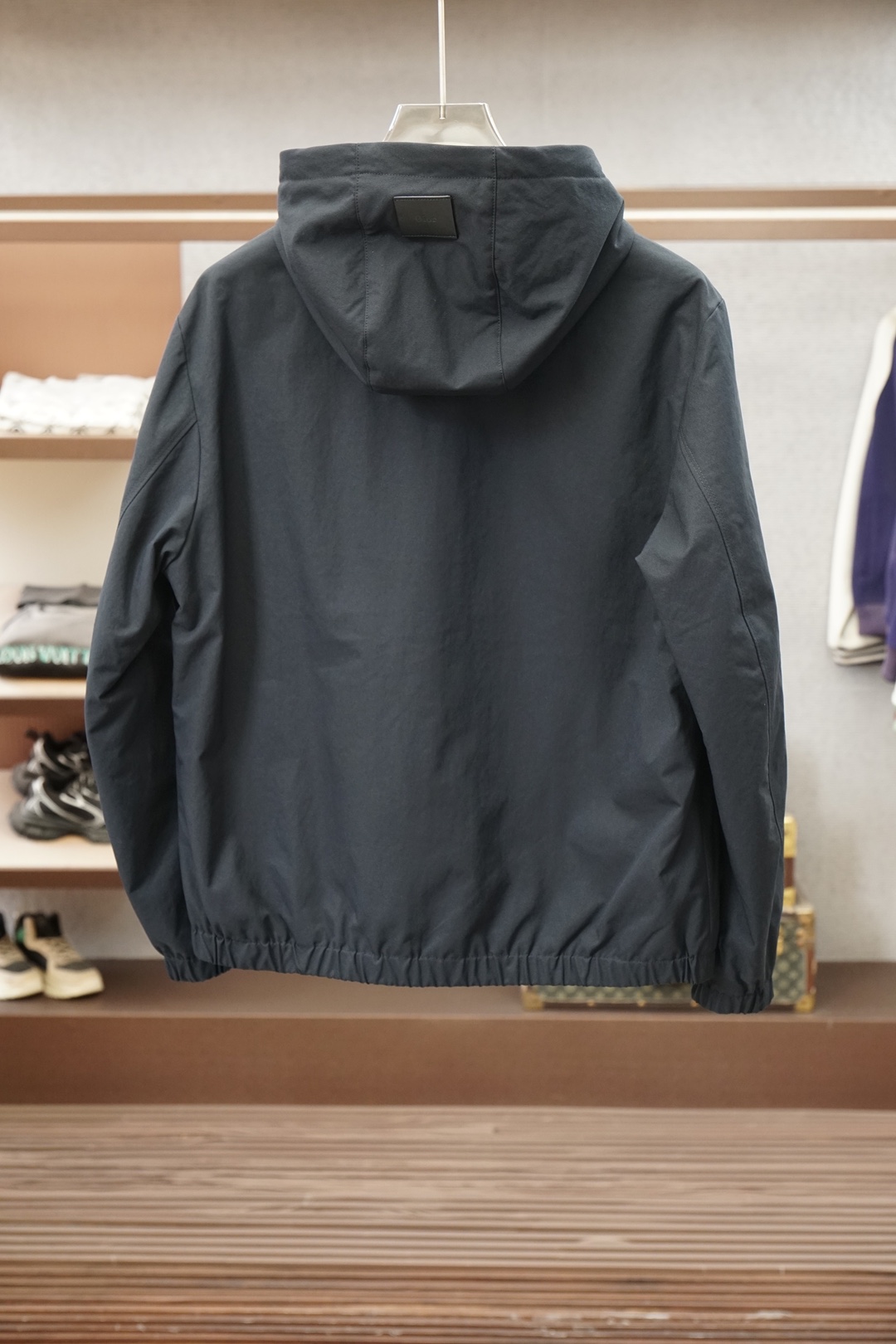 Dior迪奥，2026秋冬连帽羽绒服，冬日硬核时髦担当_Prada这款羽绒服直接刷新我对保暖外套的审美🖤 降落伞原版面料