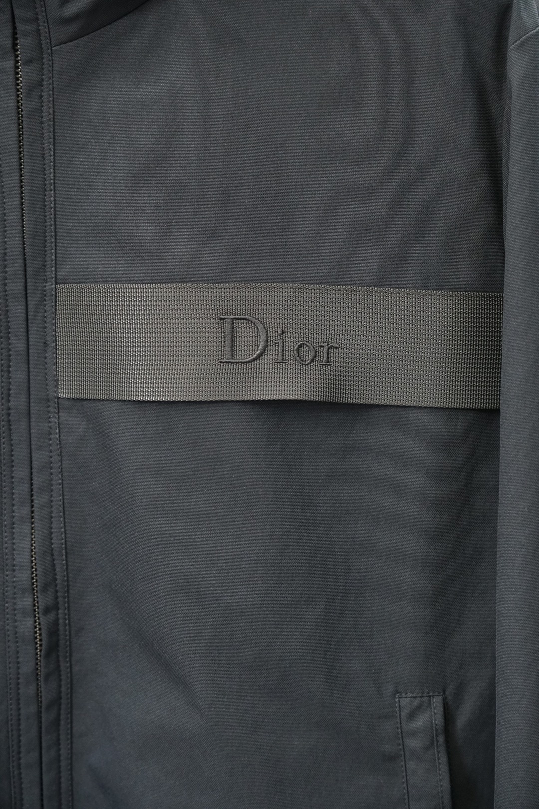 Dior迪奥，2026秋冬连帽羽绒服，冬日硬核时髦担当_Prada这款羽绒服直接刷新我对保暖外套的审美🖤 降落伞原版面料