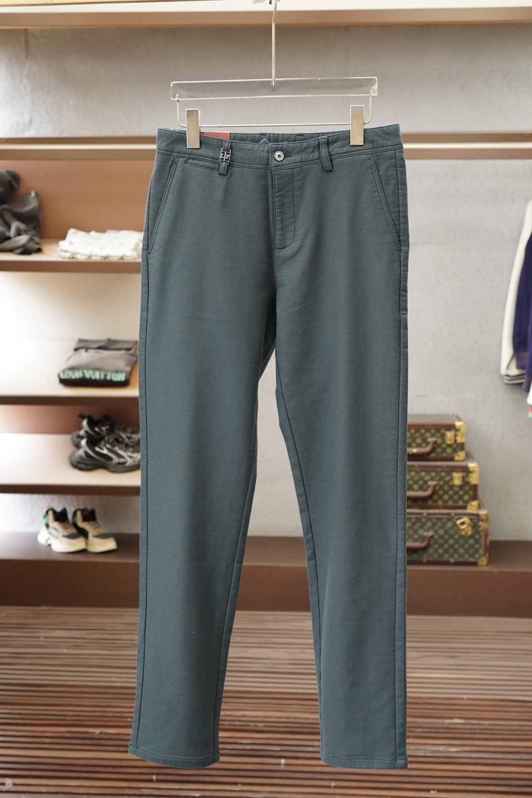 Loro Piana-新款来袭秋冬新款休闲牛仔裤-高端定制系列。进口高密度纯棉工艺舒适柔软亲肤，笔挺不易起皱，简单明了，