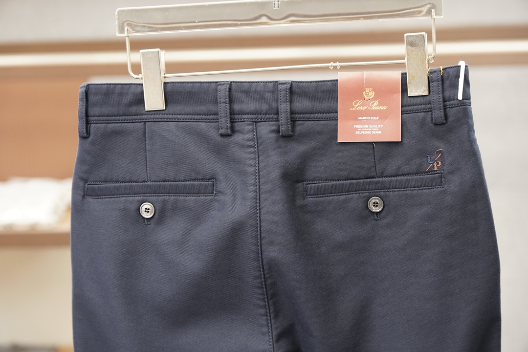 Loro Piana-新款来袭秋冬新款休闲牛仔裤-高端定制系列。进口高密度纯棉工艺舒适柔软亲肤，笔挺不易起皱，简单明了，