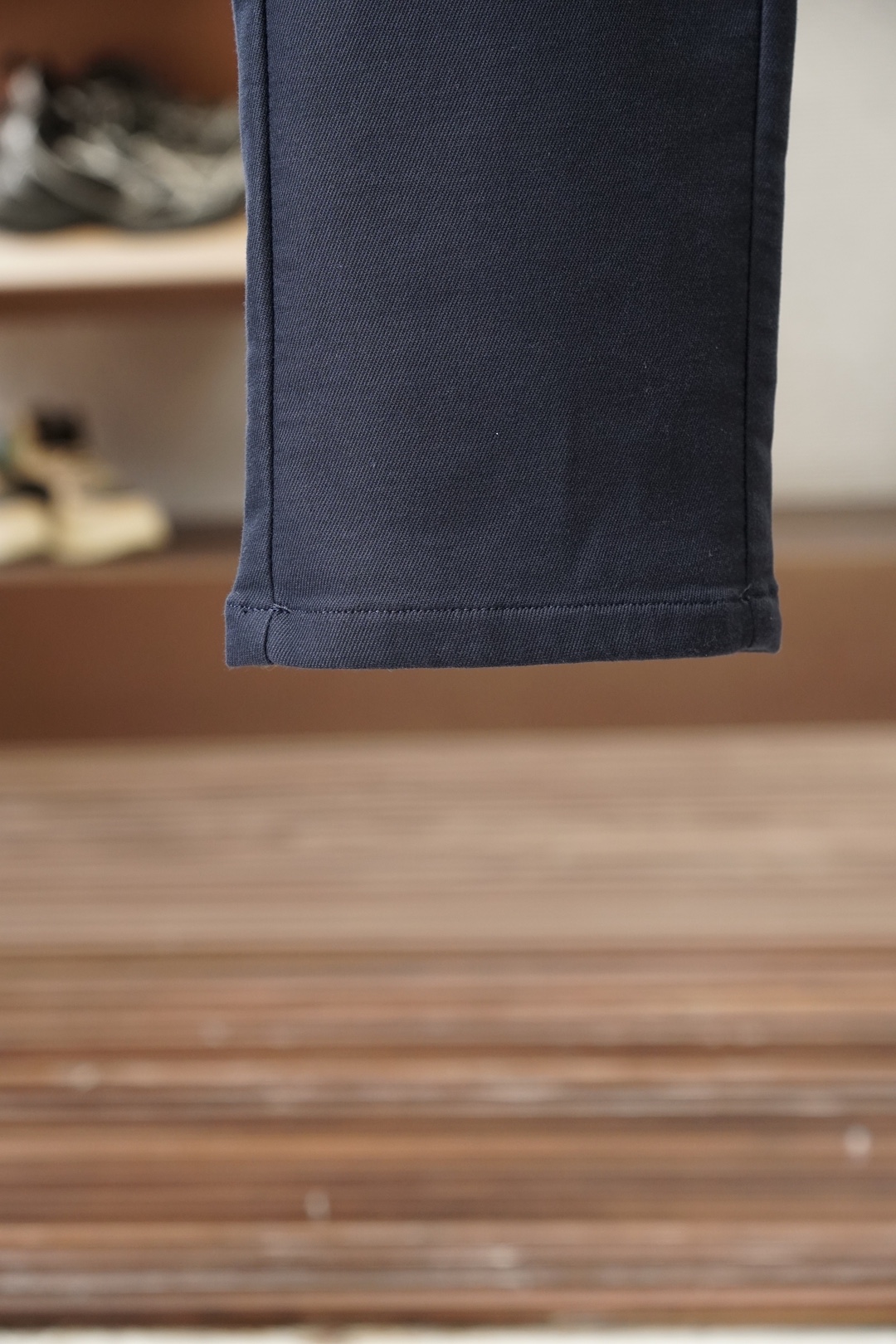 Loro Piana-新款来袭秋冬新款休闲牛仔裤-高端定制系列。进口高密度纯棉工艺舒适柔软亲肤，笔挺不易起皱，简单明了，