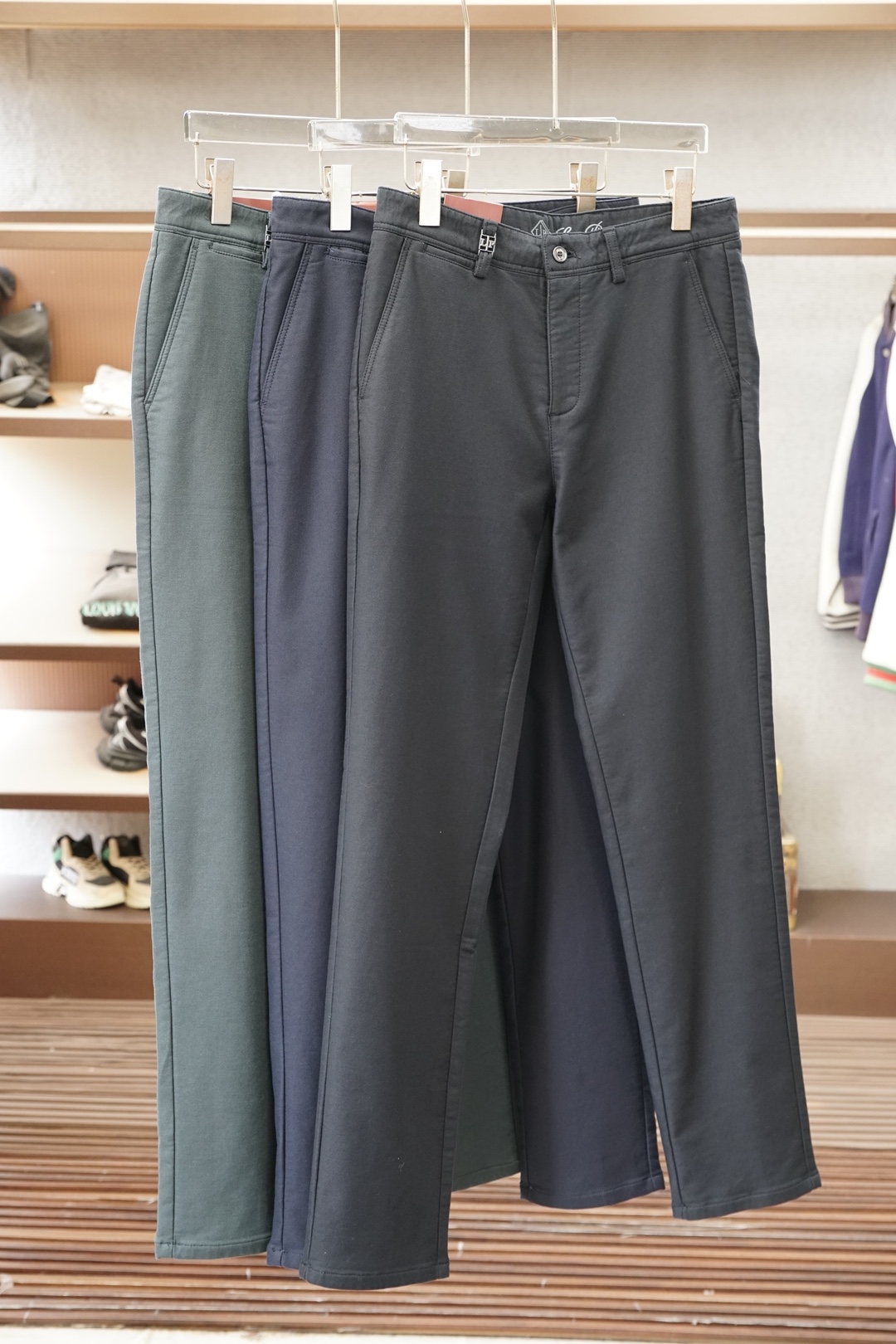 Loro Piana-新款来袭秋冬新款休闲牛仔裤-高端定制系列。进口高密度纯棉工艺舒适柔软亲肤，笔挺不易起皱，简单明了，