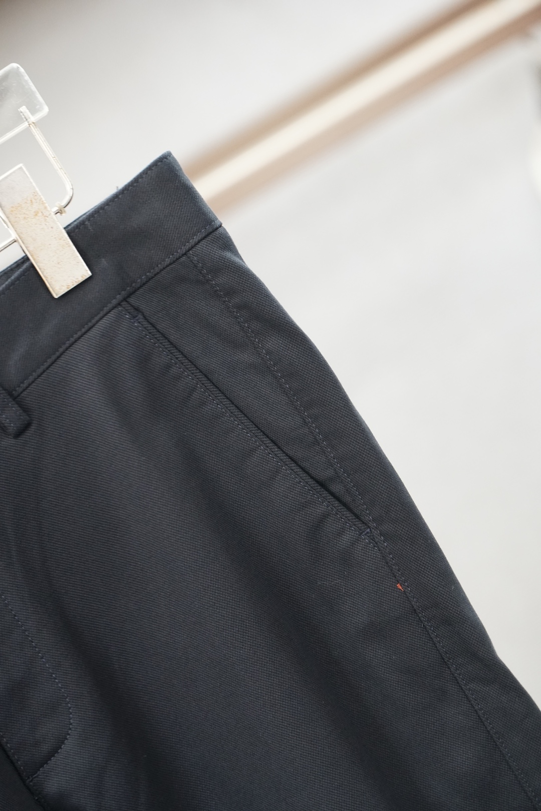 Loro Piana-新款来袭秋冬新款休闲牛仔裤-高端定制系列。进口高密度纯棉工艺舒适柔软亲肤，笔挺不易起皱，简单明了，