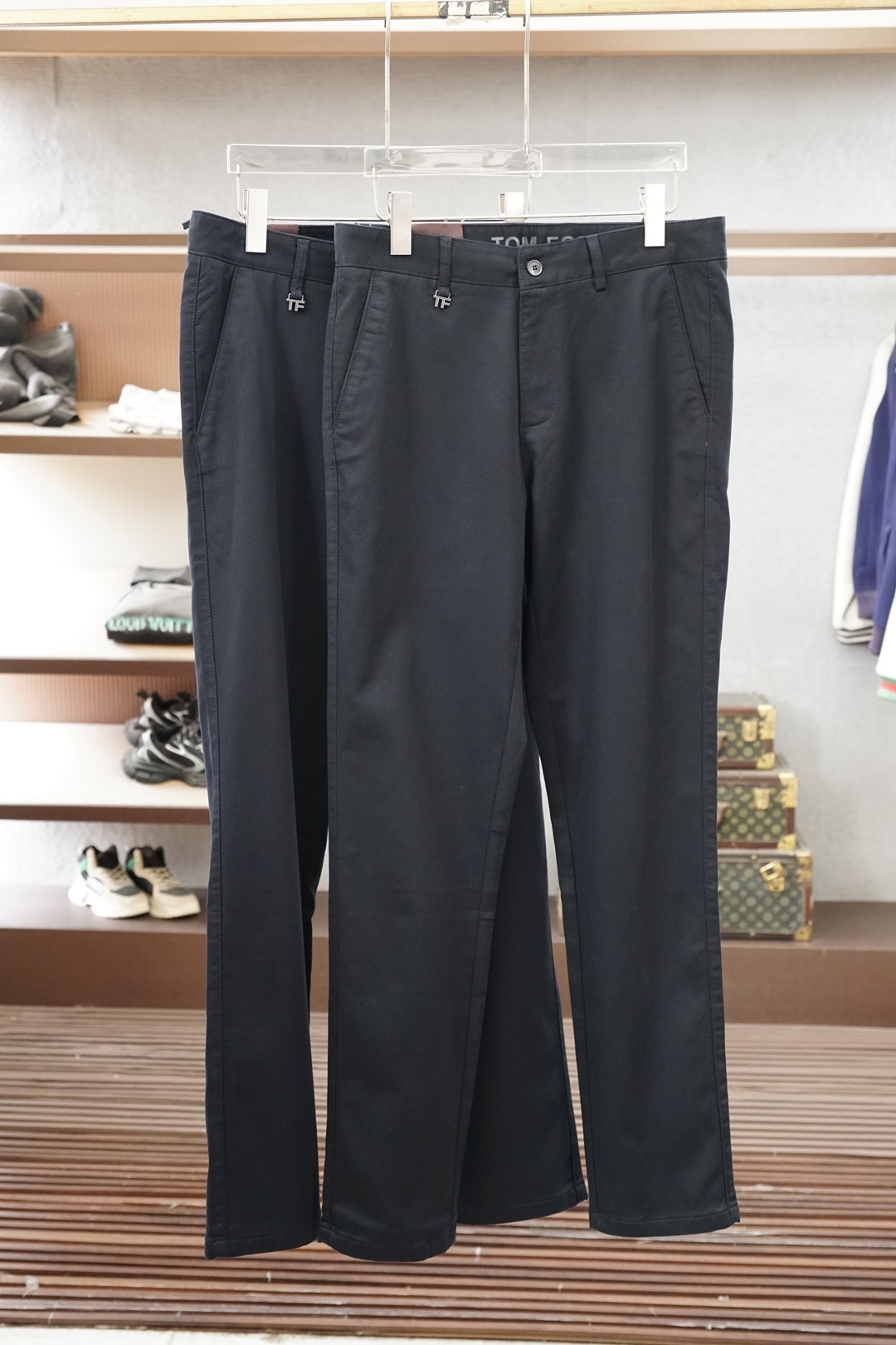 Loro Piana-新款来袭秋冬新款休闲牛仔裤-高端定制系列。进口高密度纯棉工艺舒适柔软亲肤，笔挺不易起皱，简单明了，