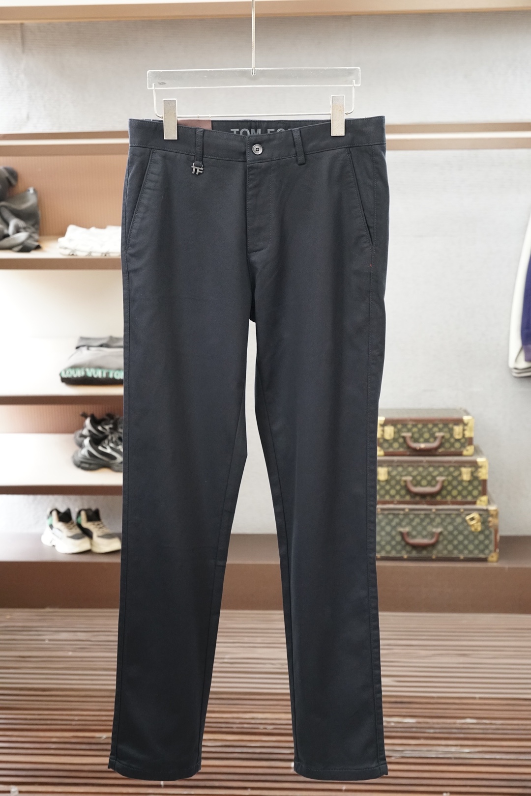 Loro Piana-新款来袭秋冬新款休闲牛仔裤-高端定制系列。进口高密度纯棉工艺舒适柔软亲肤，笔挺不易起皱，简单明了，