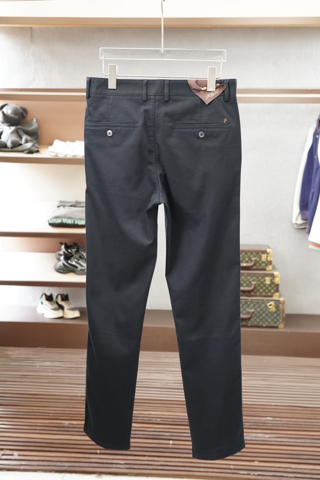 Loro Piana-新款来袭秋冬新款休闲牛仔裤-高端定制系列。进口高密度纯棉工艺舒适柔软亲肤，笔挺不易起皱，简单明了，