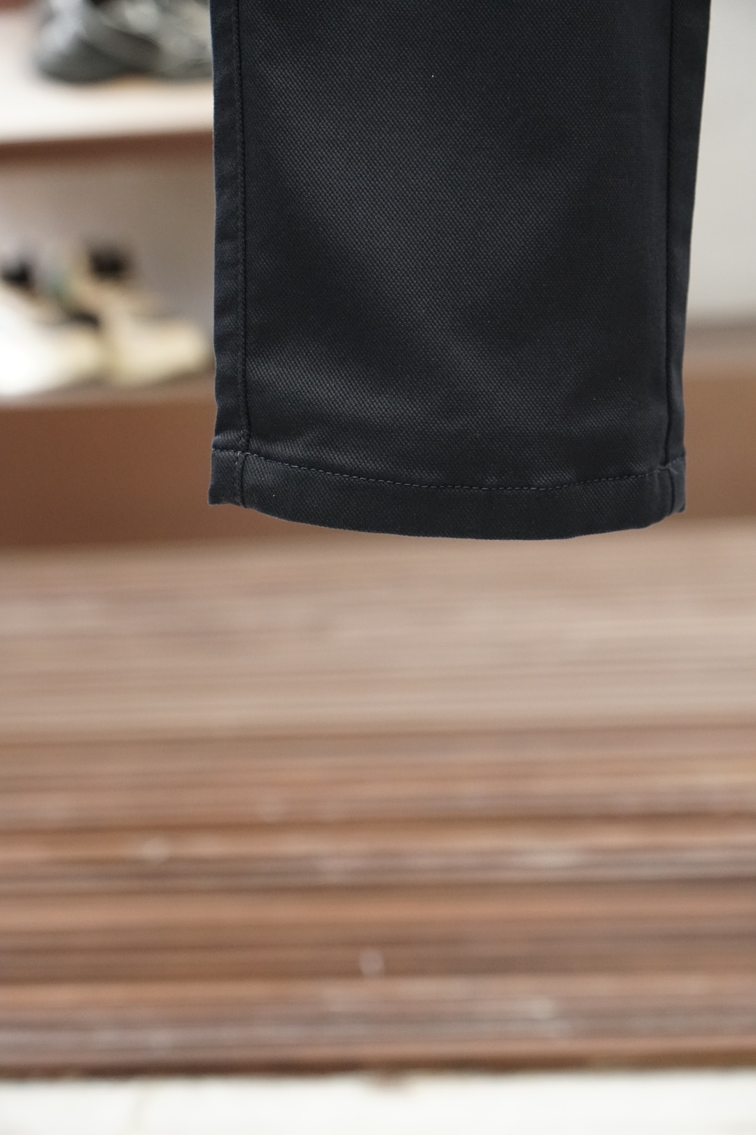 Loro Piana-新款来袭秋冬新款休闲牛仔裤-高端定制系列。进口高密度纯棉工艺舒适柔软亲肤，笔挺不易起皱，简单明了，