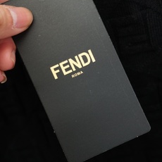 Fendi芬迪/2026秋冬新款毛衣!✋💐💐优质超细羊毛不扎可直接贴身穿,官款同款潮爆时尚,休闲圆领款式,日常搭配出街轻 Fendi芬迪/2026秋冬新款毛衣!✋💐💐优质超细羊毛不扎可直接贴身穿,官款同款潮爆时尚,休闲圆领款式,日常搭配出街轻