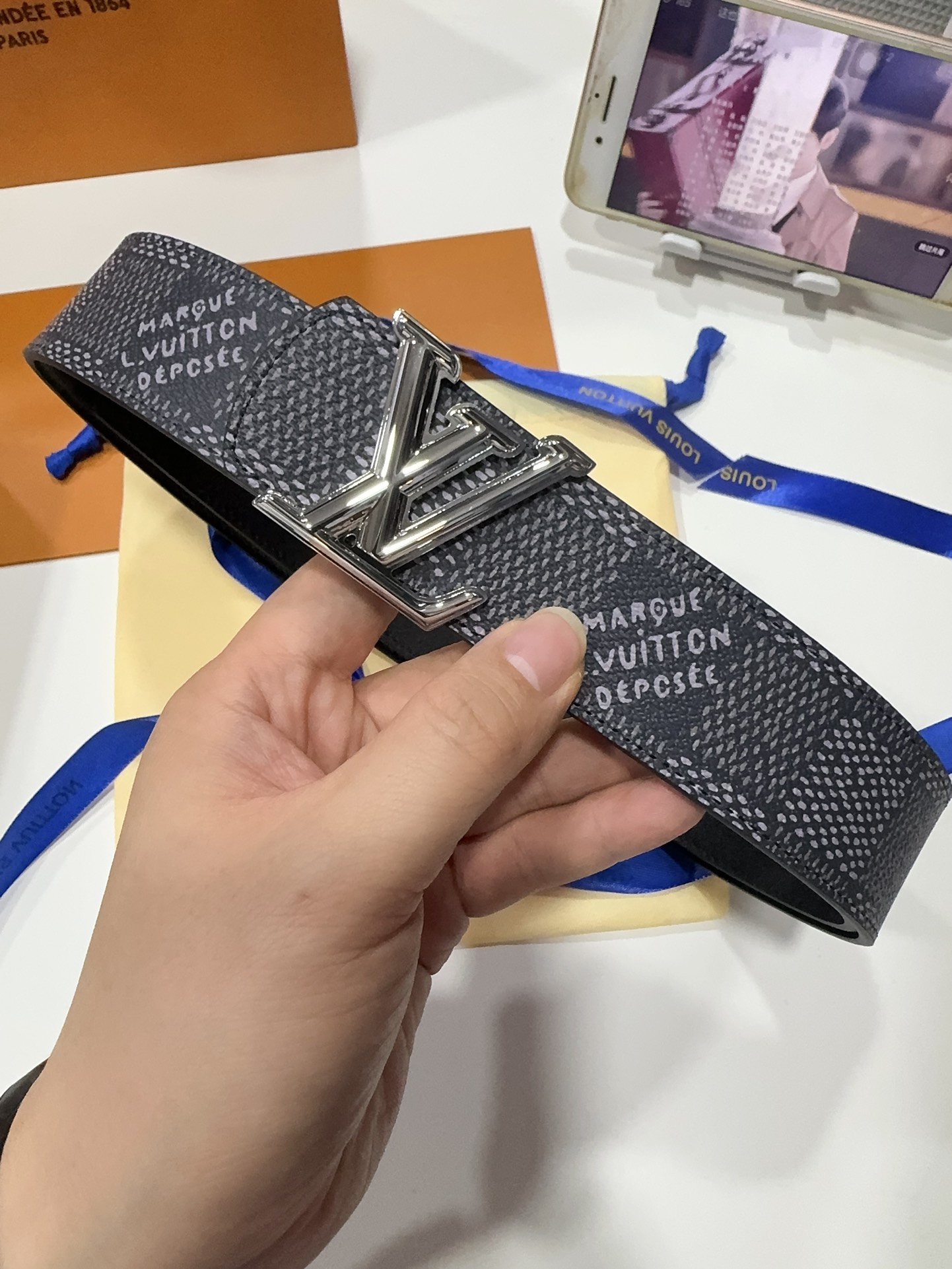 LV路易威登全套包装40mm宽度正品一体铸造五金钢扣原厂皮料双面原厂定制面料可双面使用！区别市场货
