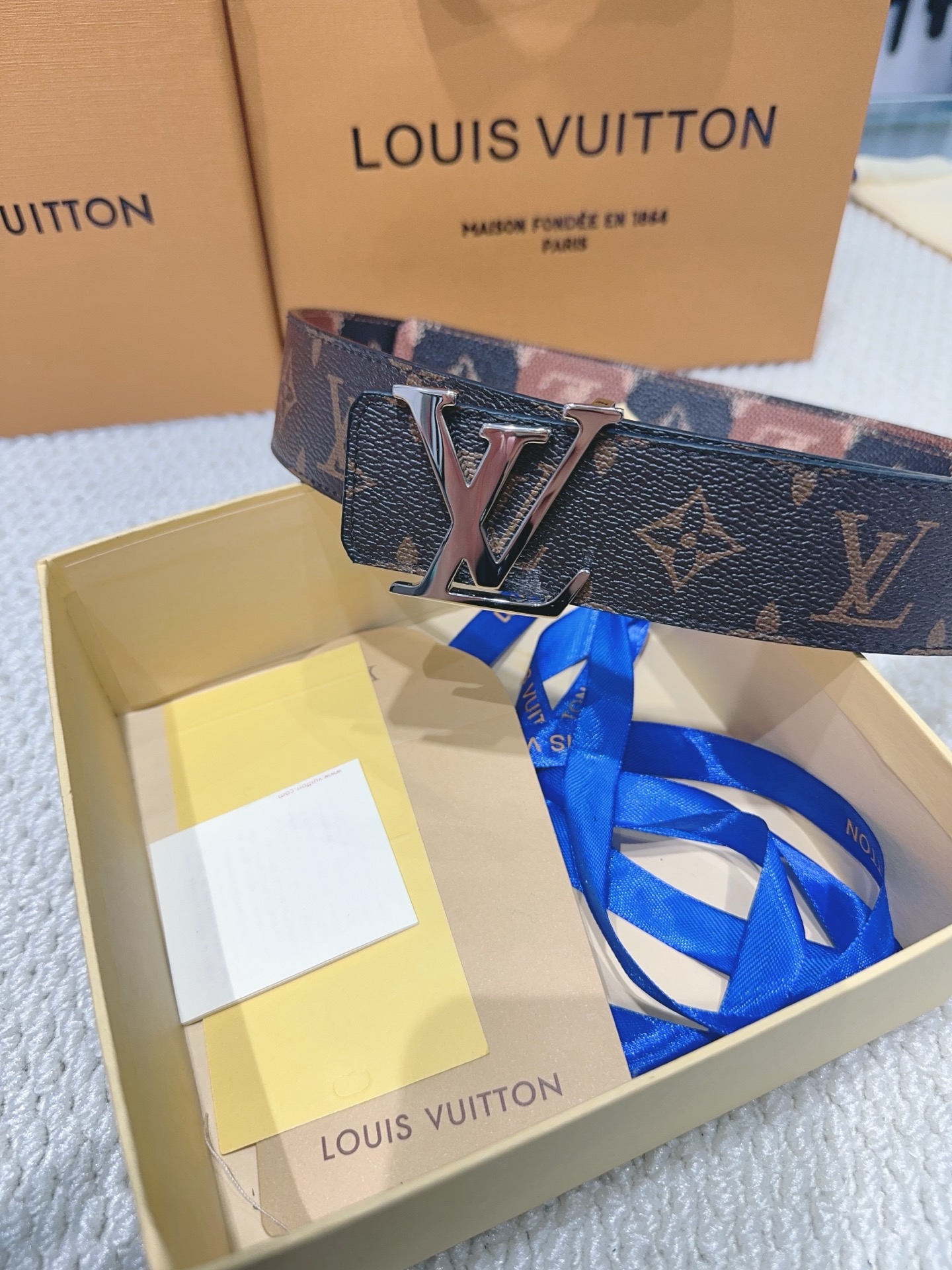 品名：LV..路易..威登💕原单 材质：原单牛皮腰带 百分百头层牛皮腰带✨保证真皮钢扣，专柜原单品质、做