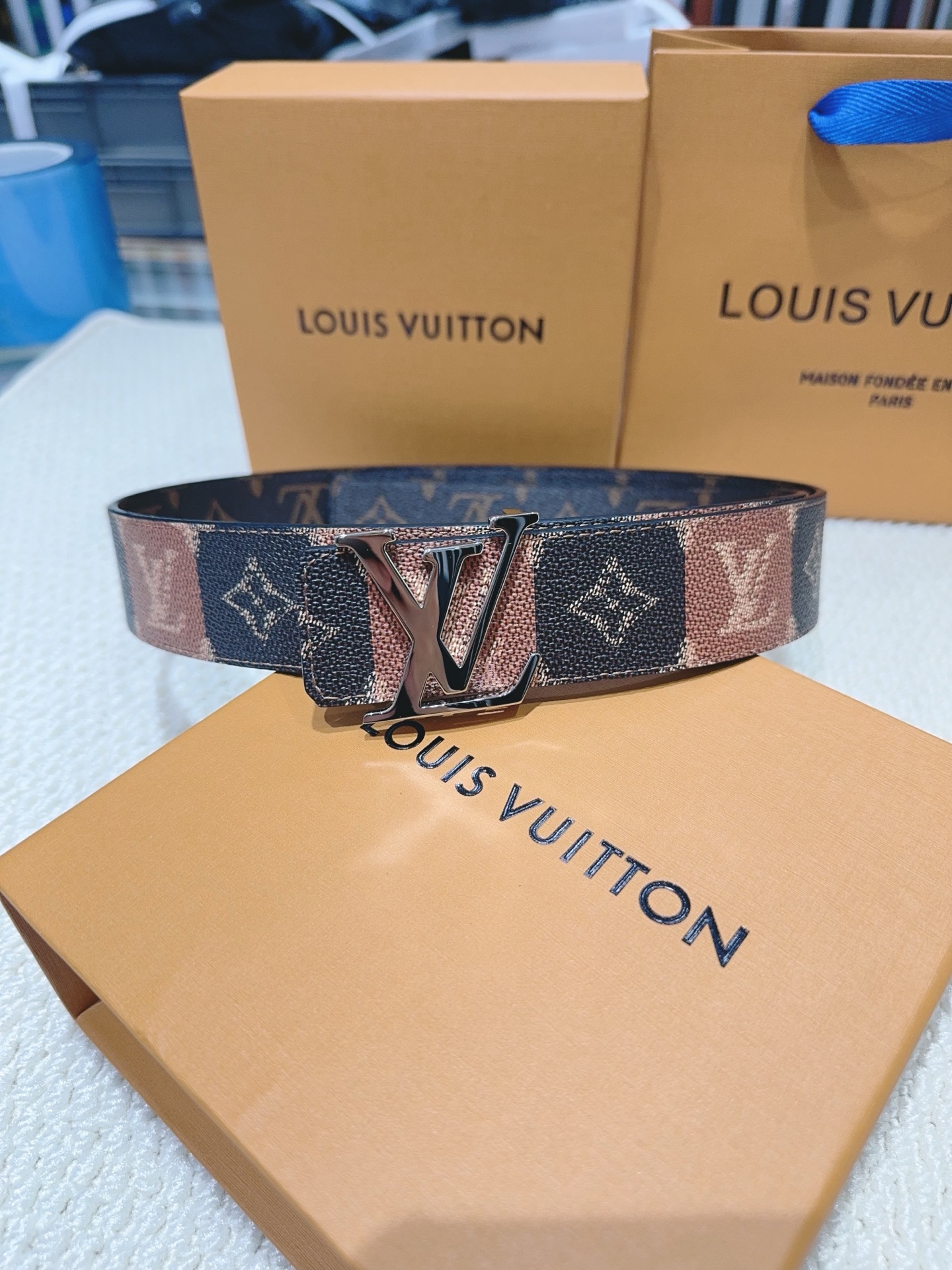 品名：LV..路易..威登💕原单 材质：原单牛皮腰带 百分百头层牛皮腰带✨保证真皮钢扣，专柜原单品质、做