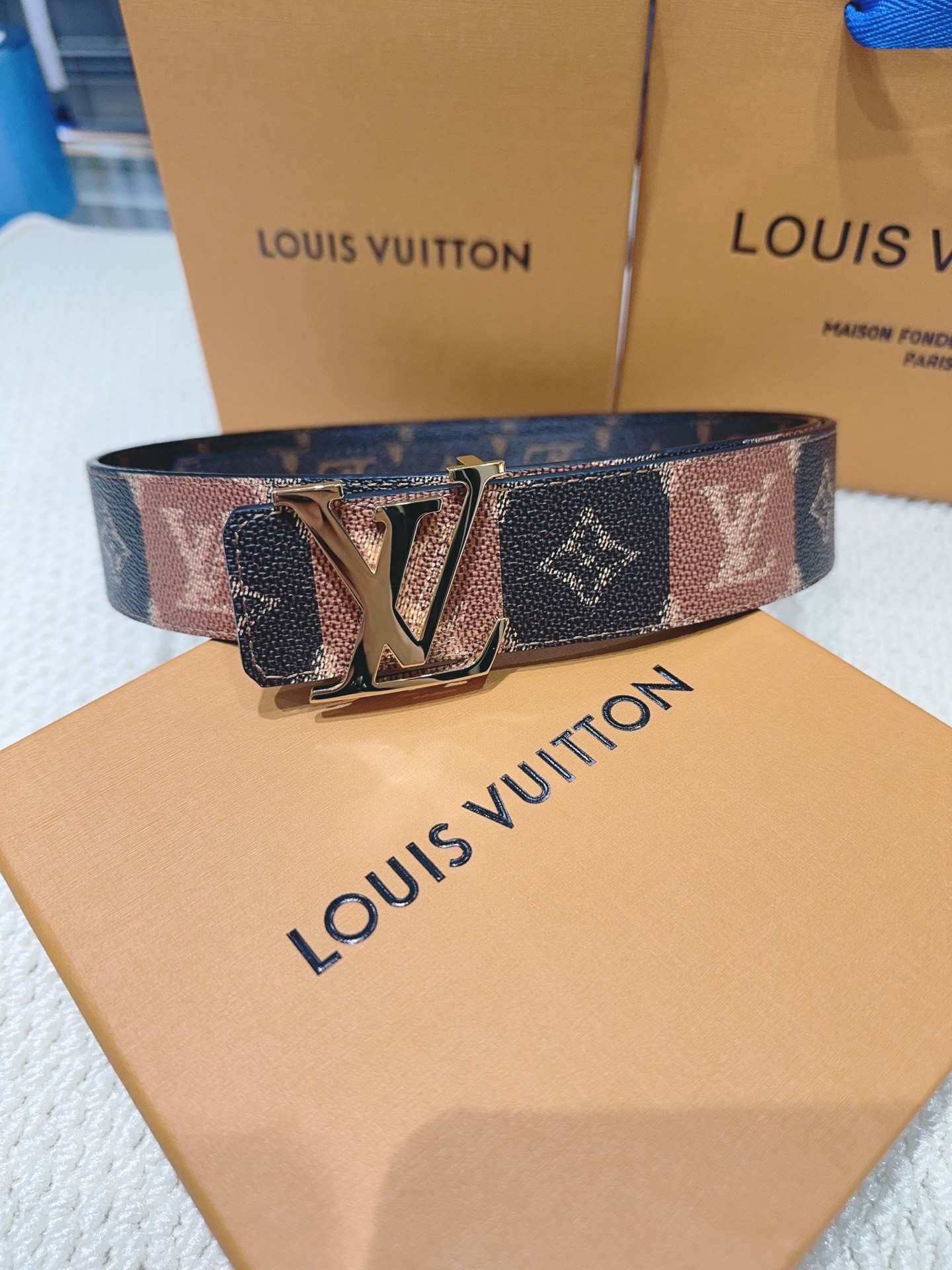 品名：LV..路易..威登💕原单 材质：原单牛皮腰带 百分百头层牛皮腰带✨保证真皮钢扣，专柜原单品质、做